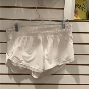 Lululemon Women’s Shorts White size 10